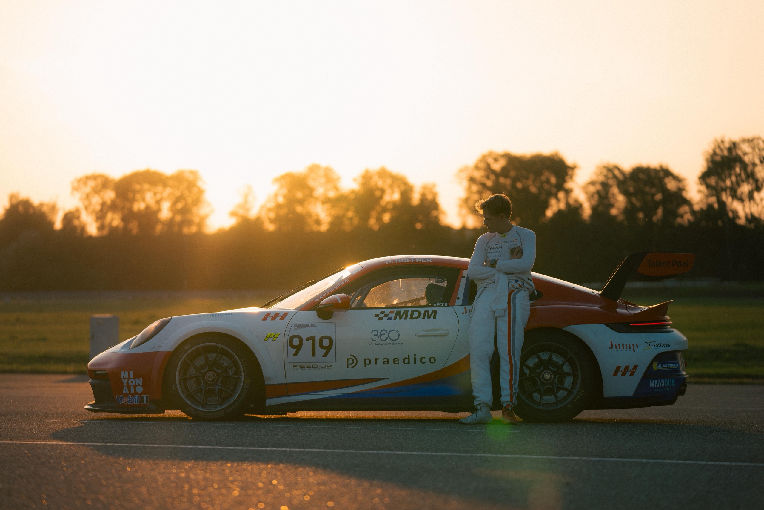 Hjelte Hoffner beside the 919 Porsche 992 GT3 Cup at sunset
